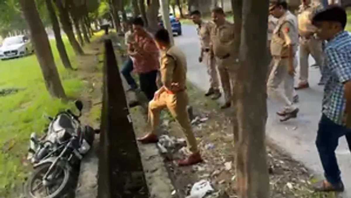 ग्रेटर नोएडा में दिनदहाड़े बदमाशों से पुलिस की मुठभेड़, दो शातिर गिरफ्तार